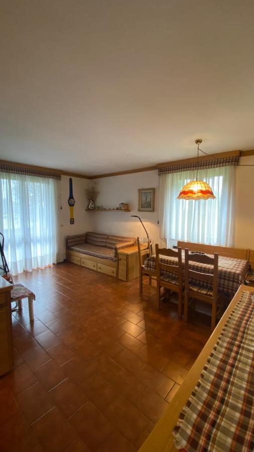 Appartamento Trilocale accogliente con camino a pochi minuti da Madonna di Campiglio Spiazzo  Esterno foto